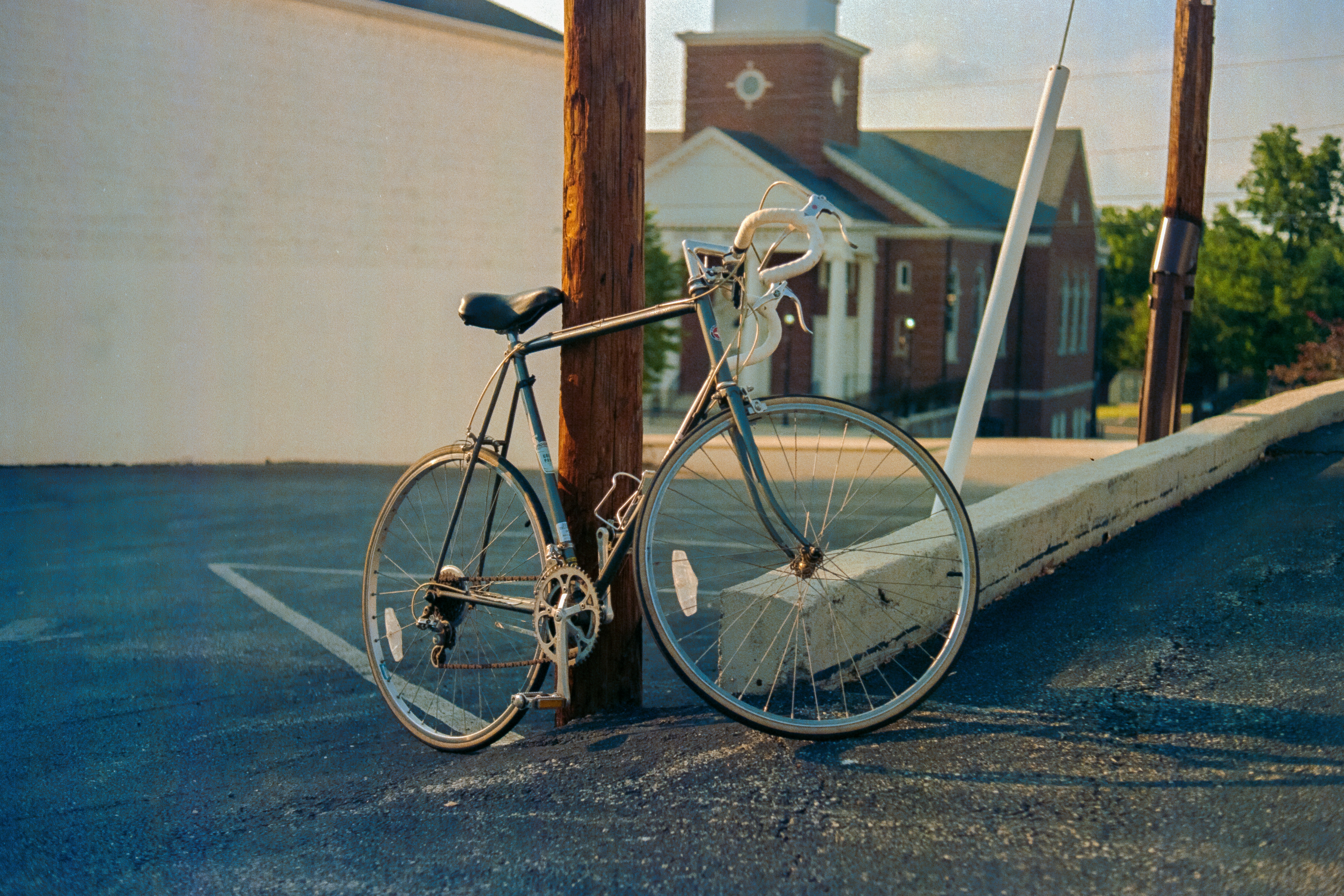 a bicycle leaning against a pole